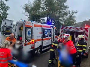 Accident grav cu 3 victime pe DN65. Un autocamion și două autoturisme s-au ciocnit violent - Foto: Facebook/Ambulanța - Caracter ilustrativ