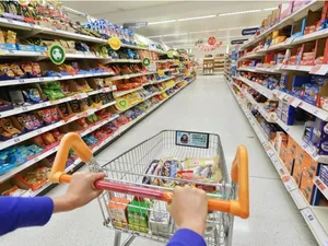 Supermarket versus Piaţă. Unde este mai avantajos să ne facem cumpărăturile - FOTO: ziaruldeiasi.ro