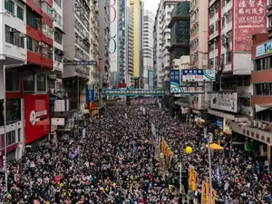 Sute de mii de oameni protestează împotriva regimului comunist chinez în Hong Kong/FOTO: Getty