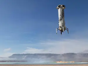 Racheta New Shepard a transportat cu succes alți șase turiști spațiali Foto: Blue Origin