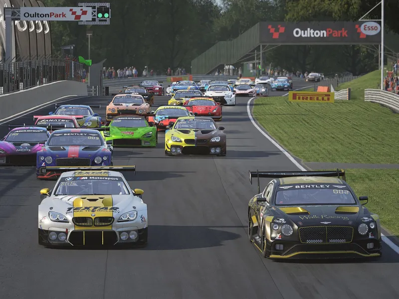 Prima victorie din acest sezon pentru Textar eSports, obținută la Oulton Park. /  Foto: RLR BMW GT Challenge