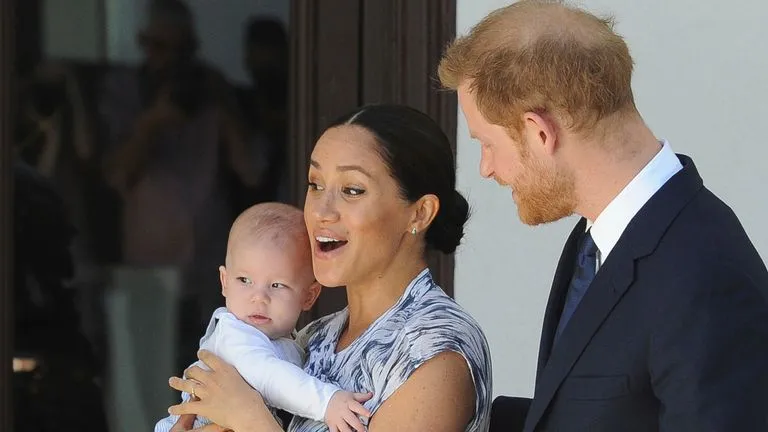 Prinţul Harry susține că s-a mutat în Statele Unite împreună cu soţia sa, Meghan, şi copilul lor pentru a rupe un "ciclu de suferinţă" în familia sa. / Foto: sky.com