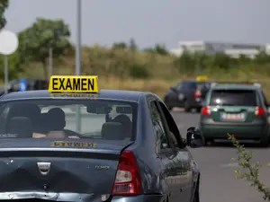 Cât mai e șpaga la traseu pentru obținerea permisului de conducere? 100 de euro, la Suceava. - Foto: Inquam Photos / Octav Ganea