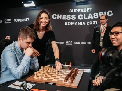 Se încinge lupta la Superbet Chess Classic Romania 2021: trei jucători conduc, la egalitate/FOTO: Superbet Chess Classic Romania 2021