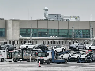 Tesla oprește producția de mașini electrice la uzina din Germania. Problema afectează și Volvo - Foto: Profimedia Images