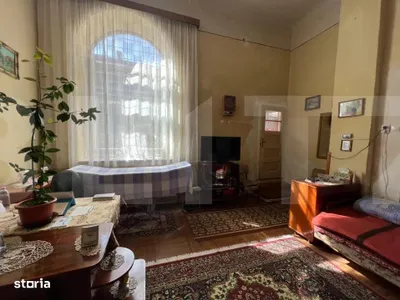 Cum arată o garsonieră de 185.000 € din Cluj? E „vintage”, cu pereții scorojiți și crăpați - Foto: Storia/stiridecluj.ro