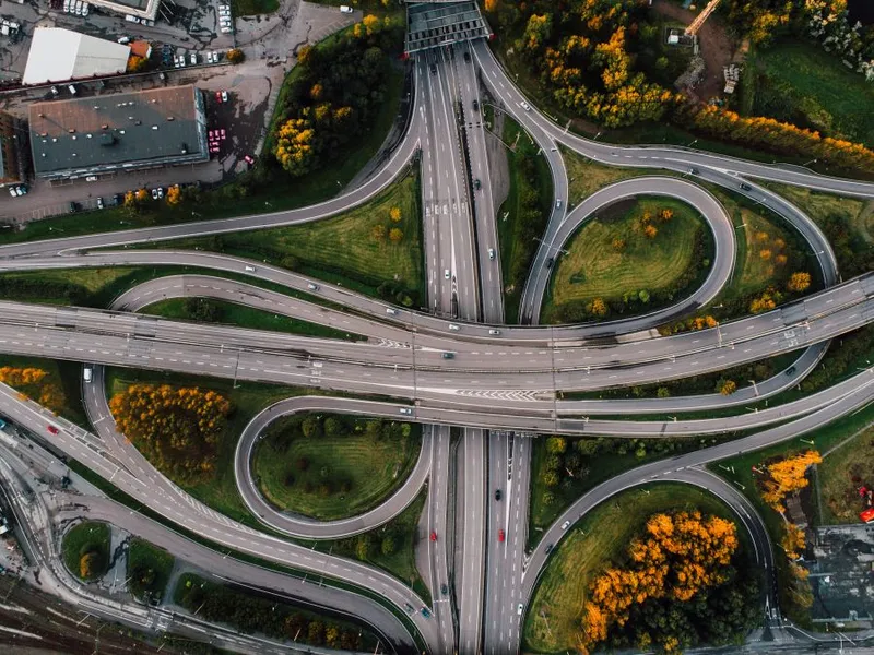 Intersecţie de autostrăzi - Foto: Freepik/wirestock (Imagine cu caracter ilustrativ)