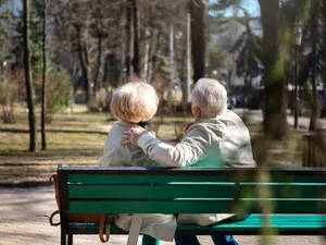 Ce categorii de pensionari vor avea mai puțini bani la pensie la recalculare? Unde au muncit? Foto: Freepik (fotografie cu caracter ilustrativ)