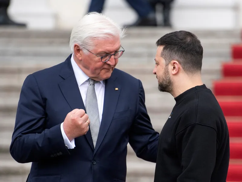 Volodimir Zelenski a fost întâmpinat de Frank-Walter Steinmeier la castelul Bellevue, reşedinţa preşedintelui german - Foto: Profimedia Images