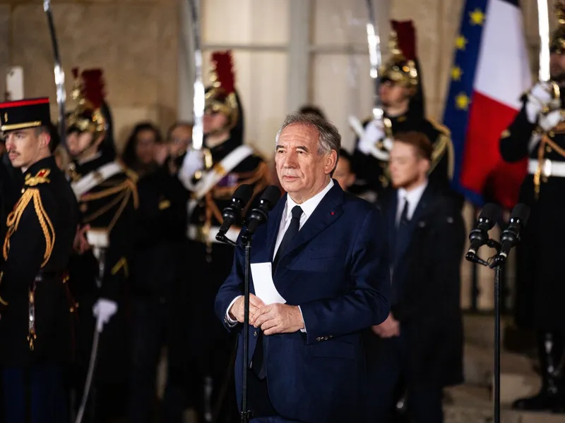 François Bayrou, noul premier al Franței. „Fiu al pământului”, conduce tractorul și crește cai - Foto: Profimedia Images - Imagine cu rol ilustrativ