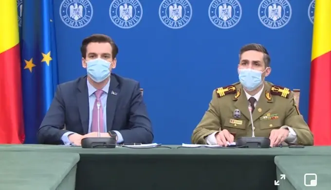 Șefii CNCAV, Andrei Baciu, secretar de stat în MS și medicul Valeriu Gheorghiță. Sursă: Captură video Facebook