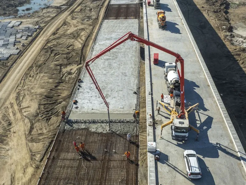 Şantierul autostrăzii A7, la traversarea râului Buzău,, în zona Vadu Paşii - Foto: INQUAM PHOTOS/Casian Mitu (Imagine cu rol ilustrativ)