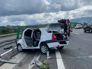 Șoferul unui Logan a pierdut controlul pe A1 Sibiu - Deva. / Foto: Info Trafic 24, Facebook