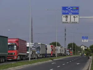 Coadă enormă, de sute de TIR-uri și sute de minute de așteptare, în Vama Giurgiu - Ruse. / Foto: Inquam Photos / Adel Al-Haddad