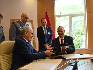 Ministrul Apărării Benny Gantz și omologul marocan Abdullatif Loudiyi au semnat un acord de apărare la Rabat/Foto: Defense Ministry