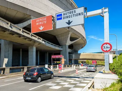 Ai mașină pe benzină sau diesel, s-ar putea să nu mai poți merge cu ea la aeroport. Află de când - Foto: Profimedia Images - Rol ilustrativ