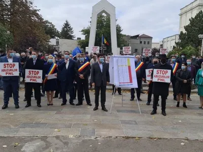 Parlamentarii, primarii şi consilierii PSD din Galați, nemulțumiți de banii alocați de Guvernul Cîțu. / Foto: adevarul.ro