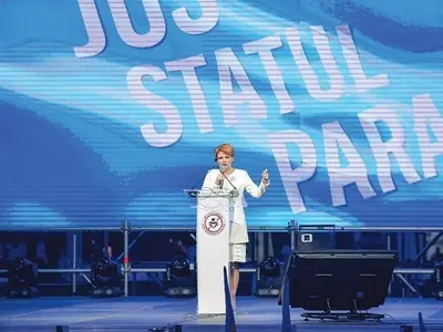 PÂNĂ LA CAPĂT Ministrul Muncii, Lia Olguța Vasilescu, se plânge de „abuzurile statului paralel“ la adresa ei, la mitingul PSD din 9 iunie. Foto Inquam Photos/Bogdan Dănescu