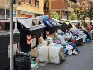 Primăria S2: Costuri mai mari pentru locuitorii care nu și-au încheiat contract la salubritate/FOTO: npr.org