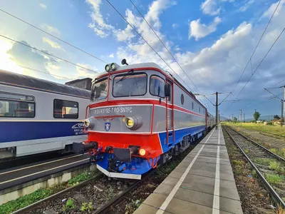 Întârzieri de 4 ore ale CFR după ce locomotiva unui tren a început să scoată fum. Trafic blocat  - Foto: Arhiva / imagini cu rol ilustrativ