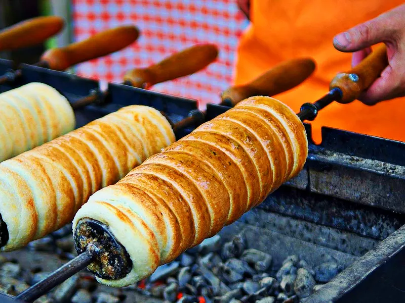 Cum să faci Kürtős Kalács rapid și delicios, cu câțiva lei! Scump la târgul de Crăciun, ieftin acasă: FOTO - Profimedia(imagine cu rol ilustrativ)