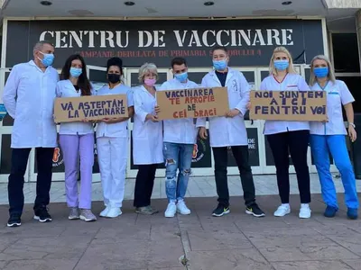 Mesaje de încurajare date de angajații unui centru de vaccinare. Sursă: Facebook RoVaccinare