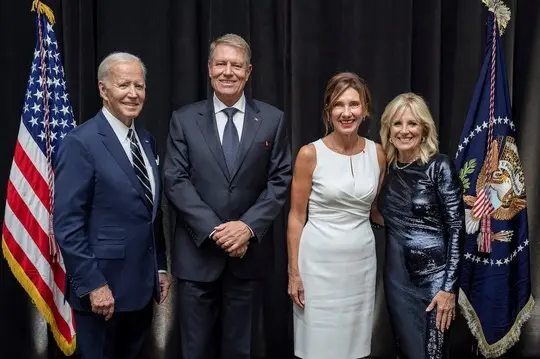 Klaus Iohannis și soția alături de familia președintelui Biden - FOTO: news.ro