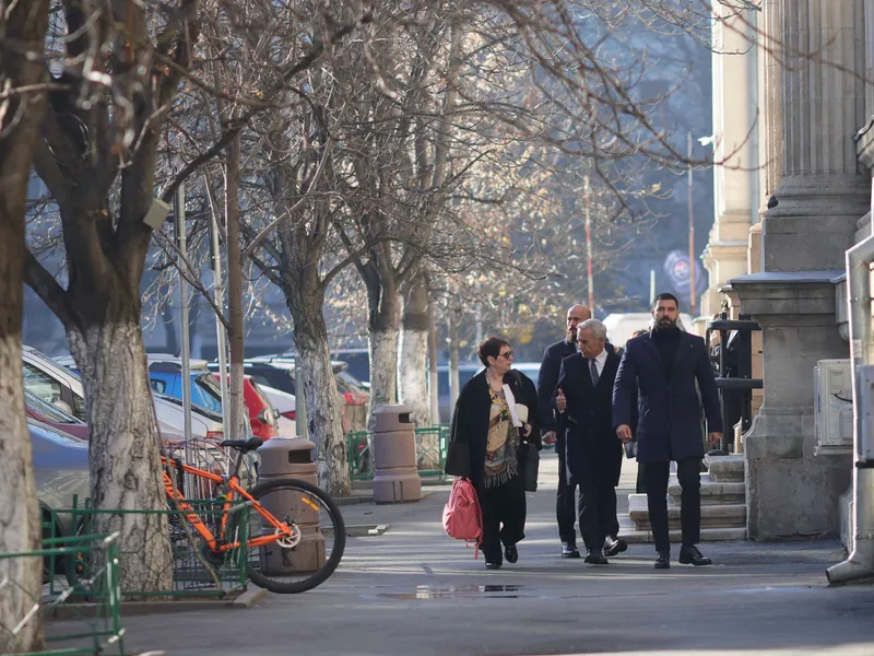 De ce nu apare Călin Georgescu la protestele făcute în numele lui? Are oroare de proprii alegători? - Foto: INQUAM PHOTOS / Octav Ganea