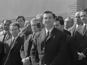 Cum arăta Iliescu, în 1970, construind comunismul la Porțile de Fier - Foto: Youtube / Cineclic