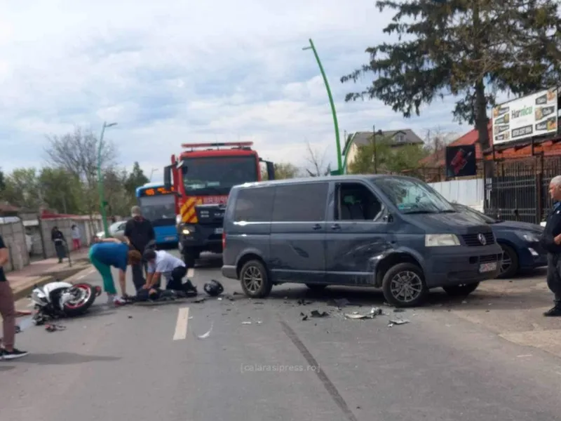 Un motociclist de 36 de ani a murit. O dubă i-a tăiat fața și s-a înfipt în ea - Foto: calarasipress.ro