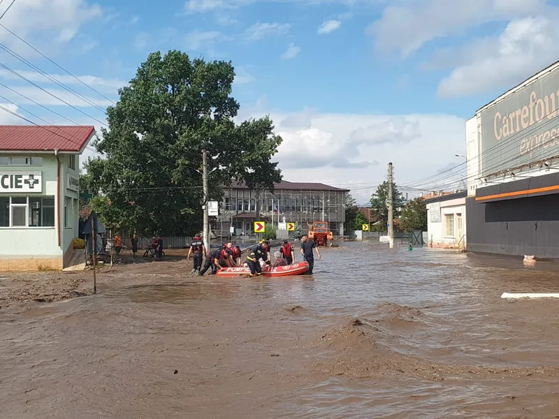 VIDEO Premierul Ciolacu: Prioritatea este salvarea de vieţi omeneşti; tabere pentru sinistrați - FOTO: MAI