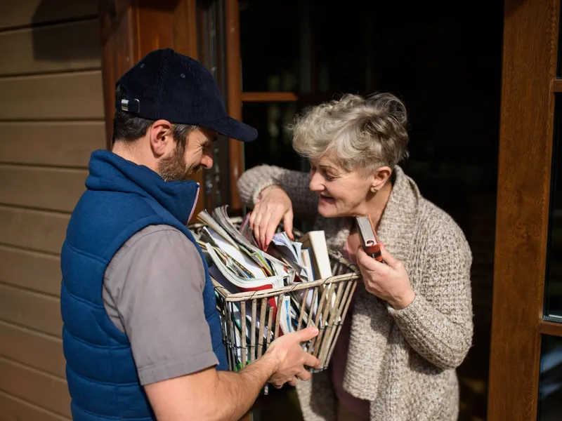 Care pensionari iau pensie cu sute de lei mai mică în noiembrie? Când intră banii pe card și poștă? - Foto: Freepik