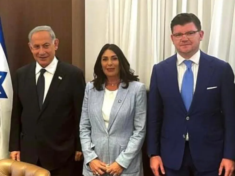 Benjamin Netanyahu, Prime Minister of Israel, Miri Ragev, retired General and Minister of Transport of Israel, and Anton Pisaroglu Photo: Facebook