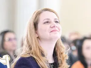 Ligia Deca (PNL) a semnat 11 contracte noi de finanțare pentru ”rețeaua de școli verzi”  - Foto: Facebook