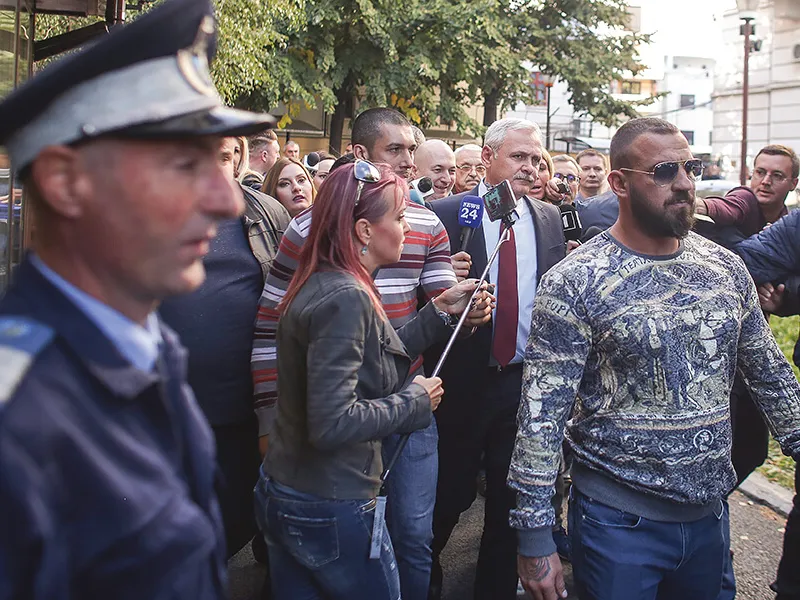 PAZĂ  Liviu Dragnea, păzit de interlopi la  Înalta Curte de  Casație și Justiție pe  3 octombrie 2017 - Foto: INQUAM PHOTOS/ Octav Ganea