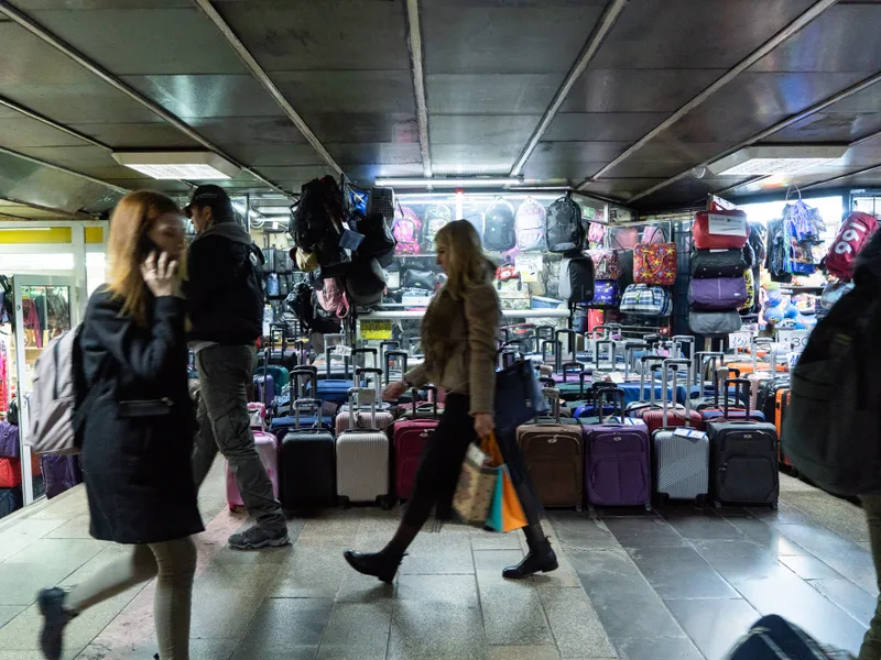 Metrorex a anunţat că a notificat firma care administrează spaţiile comerciale de la metrou ca, în regim de urgenţă, să fie eliberate şi predate. / Foto: vice.com