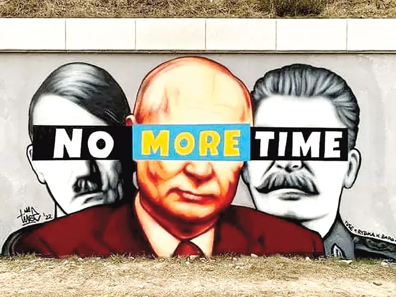 Grafitti anti-Putin, cu liderul de la Kremlin vegheat de Hitler și Stalin - Foto: Getty Images