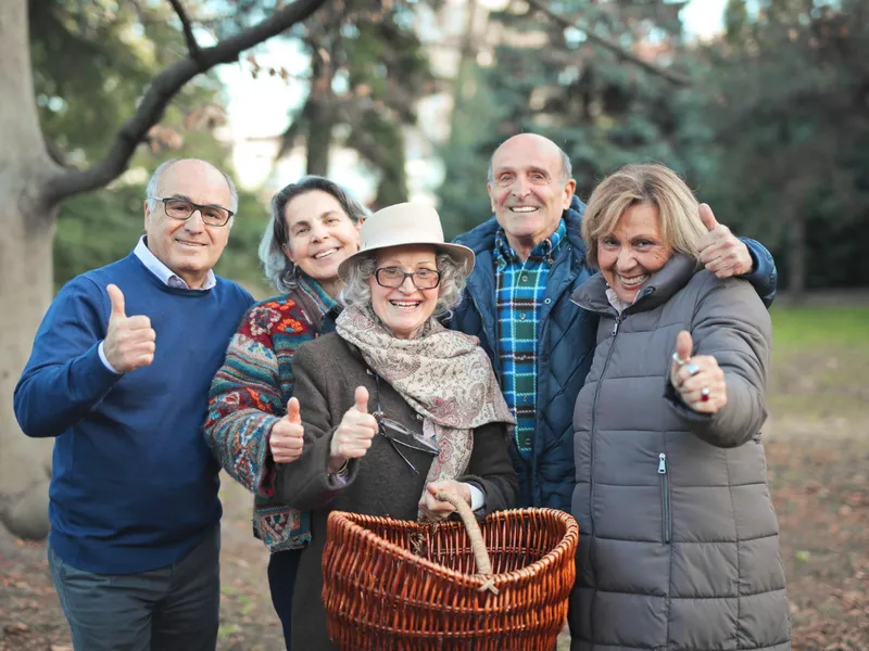 Ajutor social la pensie de 100 lei de Paște pentru unii români. Cine ia banii? Documente necesare - Foto: Freepik (Imagine cu rol ilustrativ)