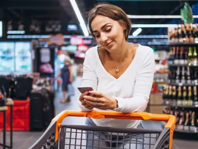 Reduceri la supermarket, înainte de Paște - Foto: Freepik.com (rol ilustrativ)