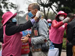 Măștile nu ajung tuturor/FOTO: hotnews.ro