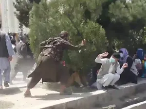 Situația dinAfganistan, o pată neagră pentru Occident, spun analiștii internaționali. FOTO: Captură video