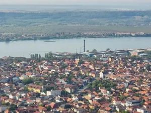 Se apropie prăpădul în România! Viiturile sunt monitorizate cu elicopterul pentru a vedea debitele Foto; ANAM