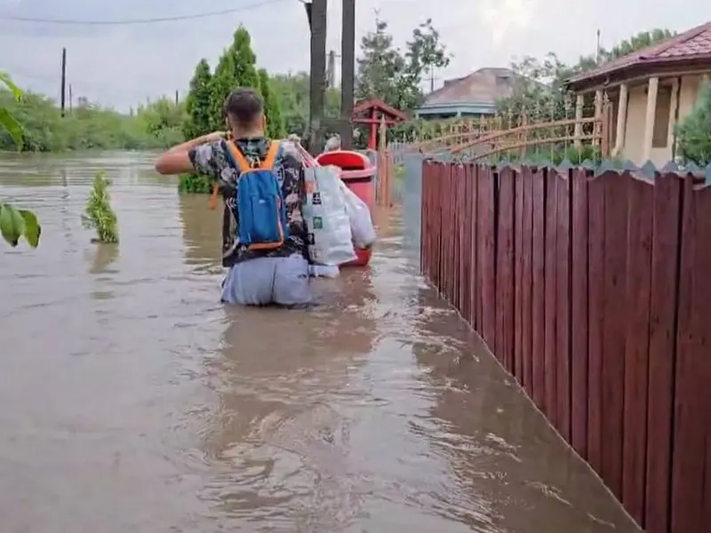 Urgie meteo, în România! Viiturile au ucis 2 oameni. 19 localităţi din 8 judeţe, afectate - Foto: Facebook/Meteoplus