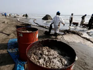 Dezastru ecologic în Peru, după scurgerea de petrol provocată de tsunami-ul din Tonga/FOTO: Reuters