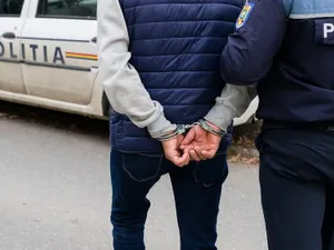 A făcut scandal, s-a bătut, a oferit mită 1.000 lei unui polițist și a luat 60 zile control judiciar / ARHIVA