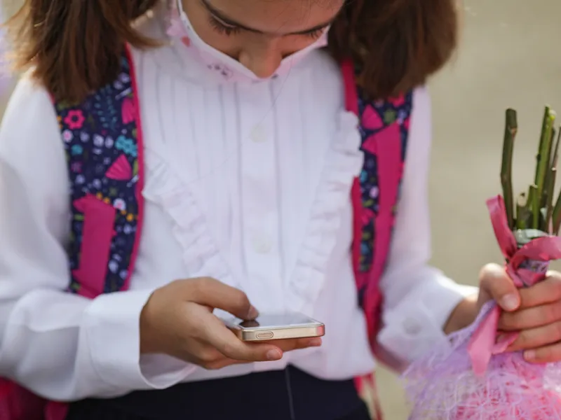 Interzis la folosirea telefoanelor mobile în şcoli. Unde s-a luat măsura radicală FOTO Inquam Photos / Octav Ganea