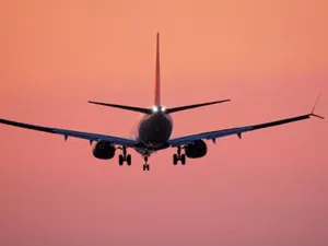 Un geam al unui avion s-a fisurat după decolare. Ce s-a întâmplat cu pasagerii - Foto: Profimedia / imagine cu caracter ilustrativ