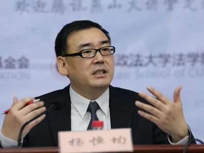 Scriitorul australian Yang Jun, judecat de regimul comunist de la Beijing pentru spionaj. / Foto: thestar.com.my