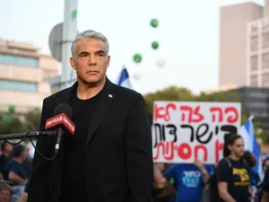 Yair Lapid îl va înlocui pe Benjamin Netanyahu la șefia guvernului. Foto: Yair Lapid/facebook