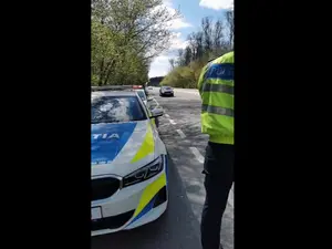 A început tradiționalul haos pe DN1 București - Brașov. BMW-urile poliției sunt pregătite. - Foto: captură video